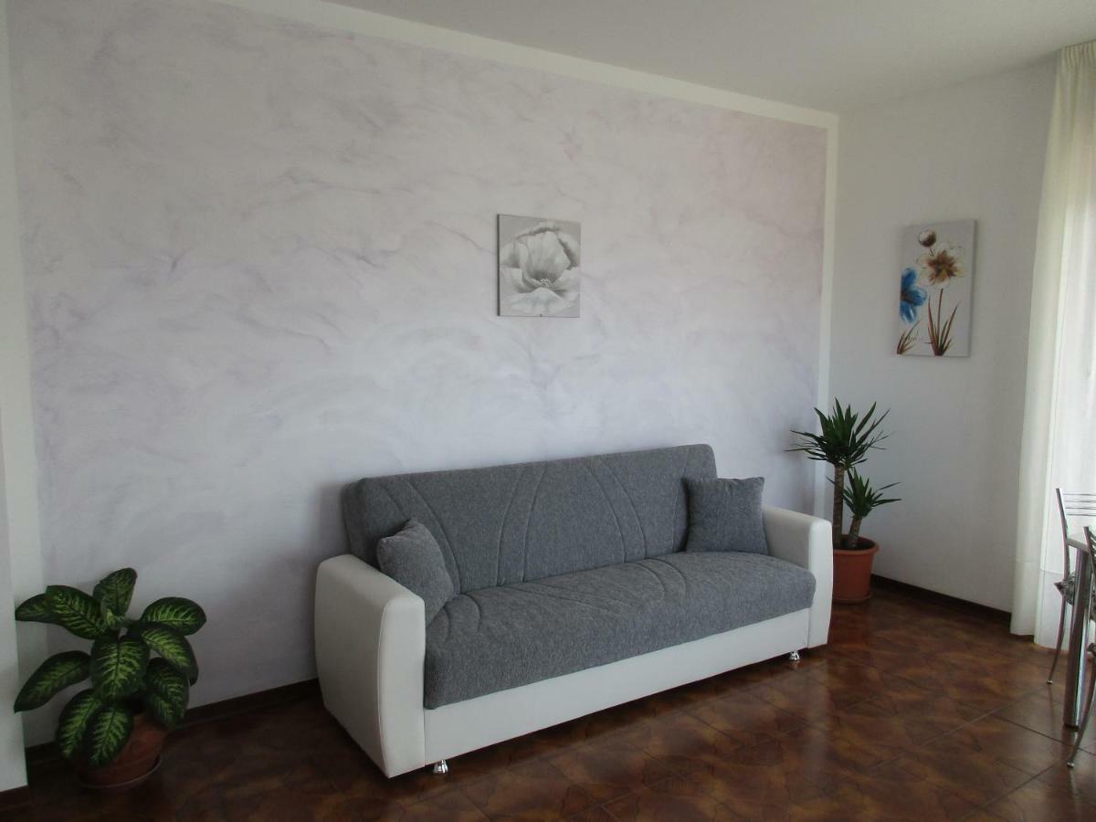 Red Rose Apartment Стреза Екстериор снимка