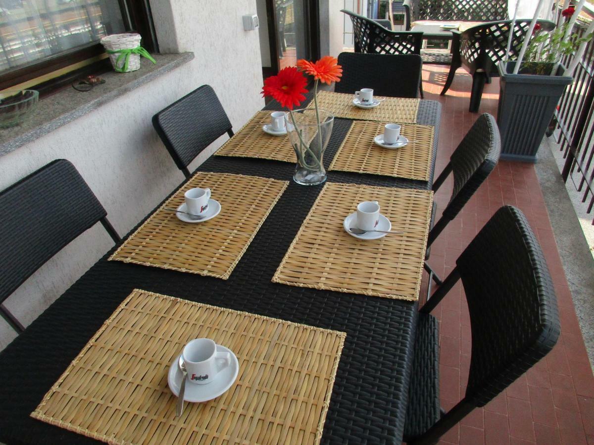 Red Rose Apartment Стреза Екстериор снимка