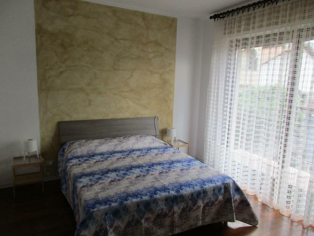 Red Rose Apartment Стреза Екстериор снимка